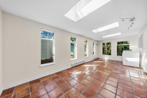 3845 Bayridge Avenue, West Vancouver, BC 