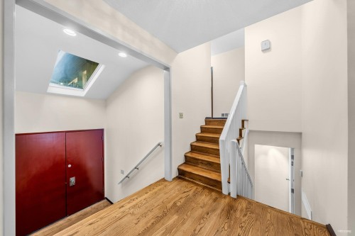 3845 Bayridge Avenue, West Vancouver, BC 