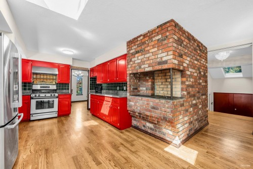 3845 Bayridge Avenue, West Vancouver, BC 