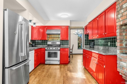 3845 Bayridge Avenue, West Vancouver, BC 