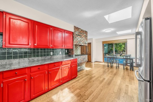 3845 Bayridge Avenue, West Vancouver, BC 