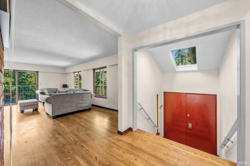 3845 Bayridge Avenue, West Vancouver, BC 