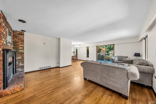 3845 Bayridge Avenue, West Vancouver, BC 