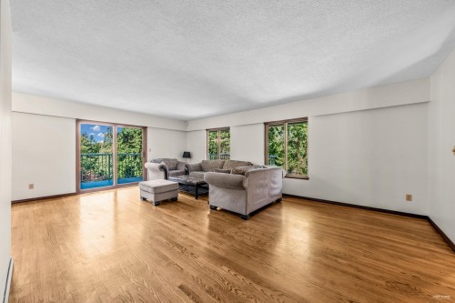 3845 Bayridge Avenue, West Vancouver, BC 