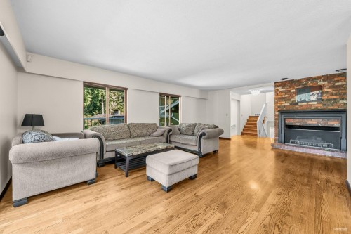 3845 Bayridge Avenue, West Vancouver, BC 