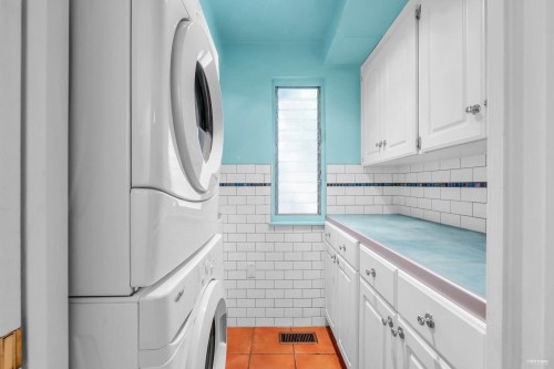 3845 Bayridge Avenue, West Vancouver, BC 