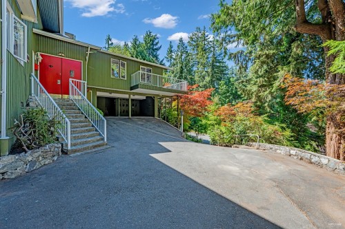 3845 Bayridge Avenue, West Vancouver, BC 