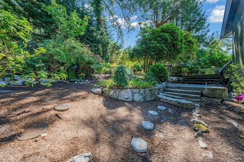 3845 Bayridge Avenue, West Vancouver, BC 