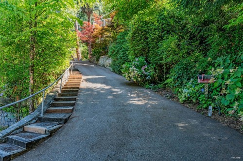 3845 Bayridge Avenue, West Vancouver, BC 