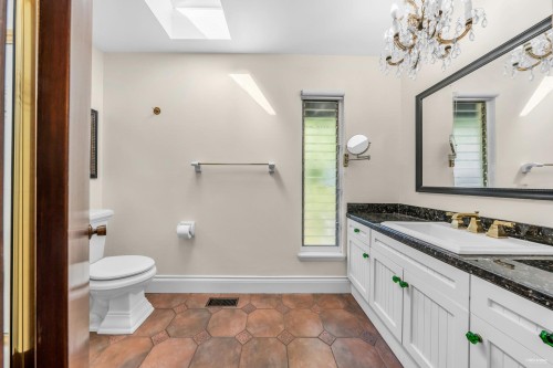 3845 Bayridge Avenue, West Vancouver, BC 