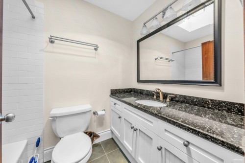 3845 Bayridge Avenue, West Vancouver, BC 