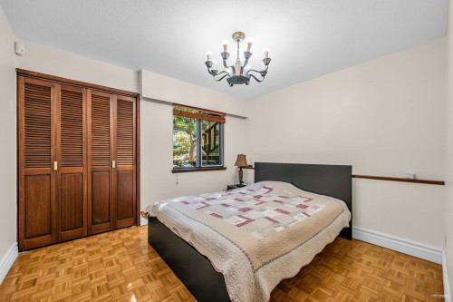 3845 Bayridge Avenue, West Vancouver, BC 