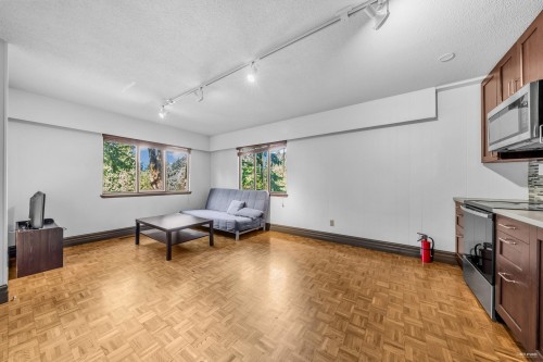 3845 Bayridge Avenue, West Vancouver, BC 