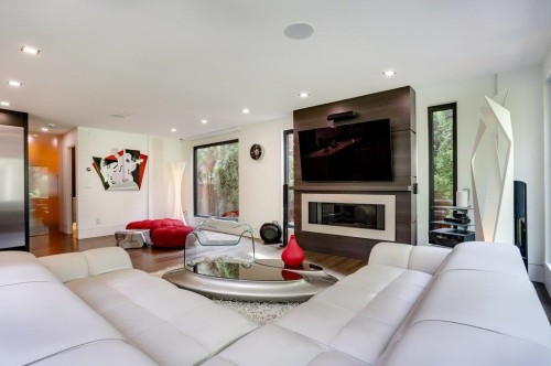 4577 Capilano Road, North Vancouver, BC 