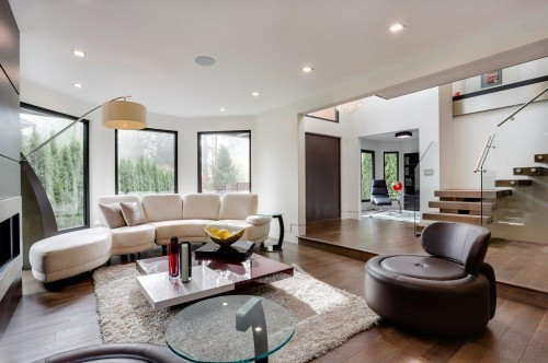 4577 Capilano Road, North Vancouver, BC 