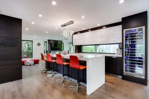 4577 Capilano Road, North Vancouver, BC 