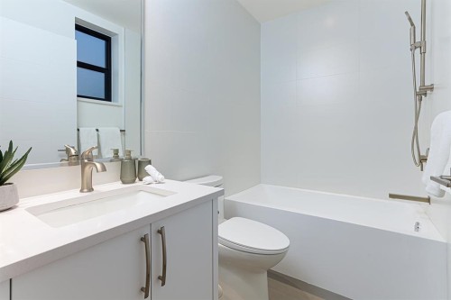 1943 6Th Avenue E, Vancouver, BC 