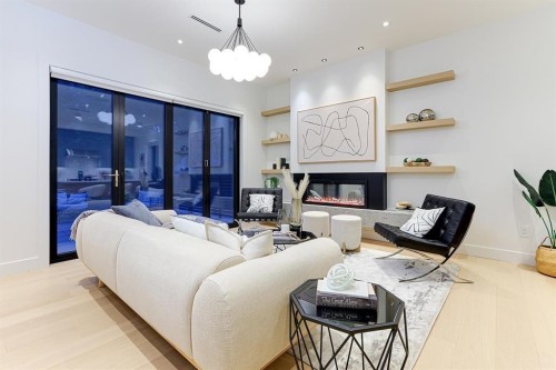 1943 6Th Avenue E, Vancouver, BC 