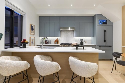 1943 6Th Avenue E, Vancouver, BC 