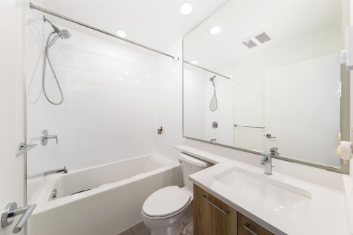 607-7588 16Th Street, Burnaby, BC 