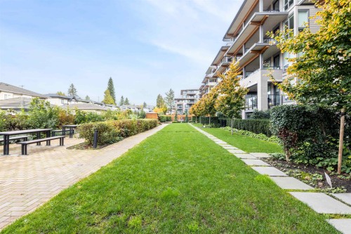 607-7588 16Th Street, Burnaby, BC 