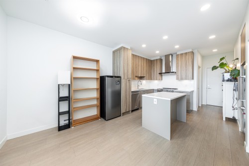 607-7588 16Th Street, Burnaby, BC 