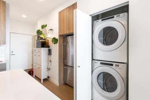 607-7588 16Th Street, Burnaby, BC 