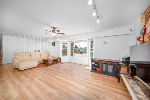 2011 Paulus Crescent, Burnaby, BC 