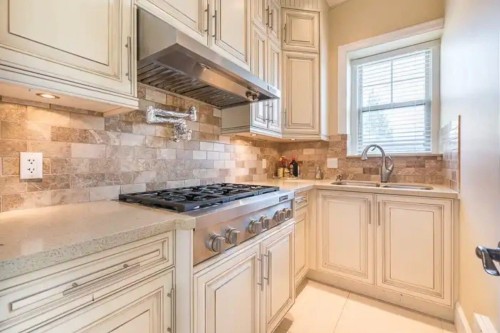 9760 Saunders Road, Richmond, BC 