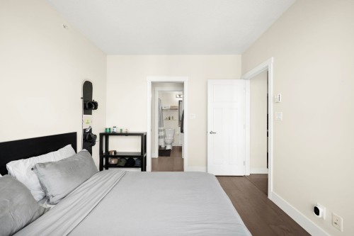 1004-2968 Glen Drive, Coquitlam, BC 