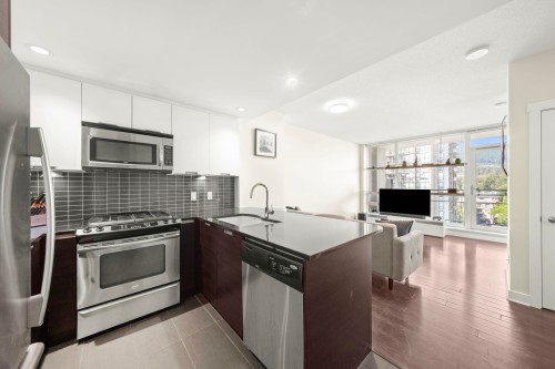 1004-2968 Glen Drive, Coquitlam, BC 