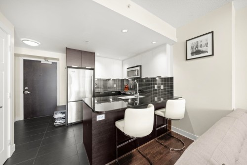 1004-2968 Glen Drive, Coquitlam, BC 