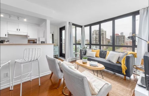 1705-907 Beach Avenue, Vancouver, BC 