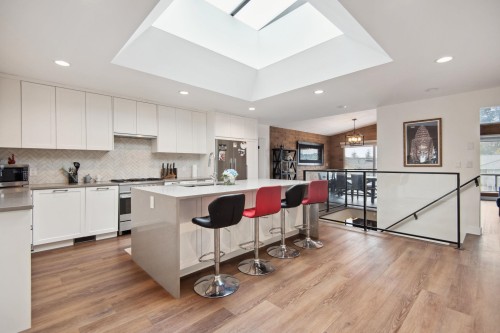 220 Grosvenor Avenue N Burnaby, BC V5B 1J4