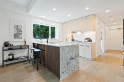 201-3590 39th Avenue W Vancouver, BC V6B 3A4