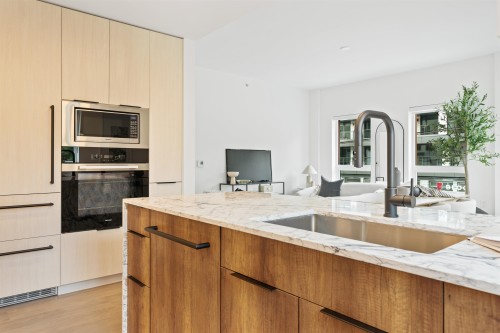 201-3590 39Th Avenue W, Vancouver, BC 