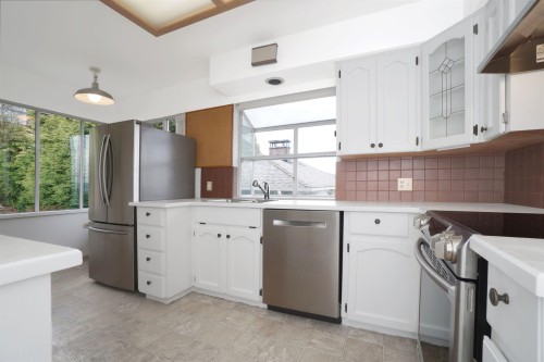 875 Esquimalt Avenue, West Vancouver, BC 