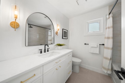 1 Cedarwood Court, Port Moody, BC 