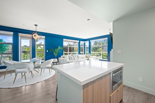 202-3602 Aldercrest Drive, North Vancouver, BC 