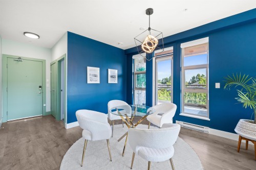 202-3602 Aldercrest Drive, North Vancouver, BC 