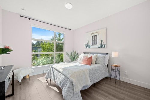 202-3602 Aldercrest Drive, North Vancouver, BC 