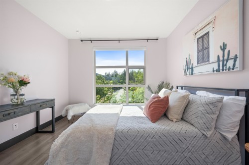 202-3602 Aldercrest Drive, North Vancouver, BC 