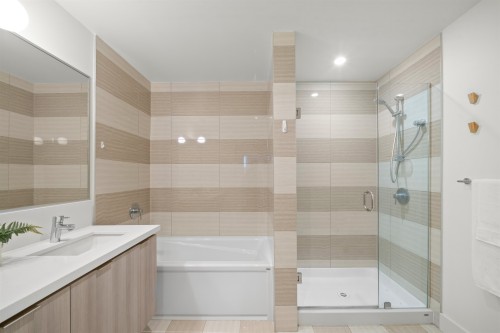 202-3602 Aldercrest Drive, North Vancouver, BC 