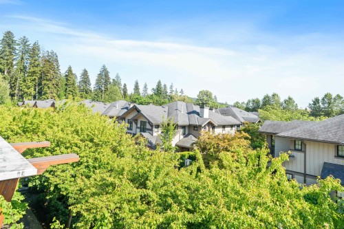 202-3602 Aldercrest Drive, North Vancouver, BC 