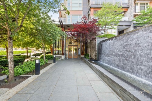 202-3602 Aldercrest Drive, North Vancouver, BC 