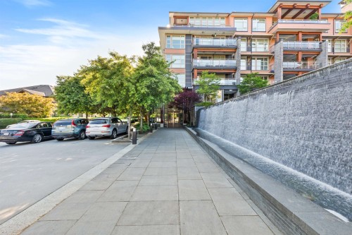 202-3602 Aldercrest Drive, North Vancouver, BC 