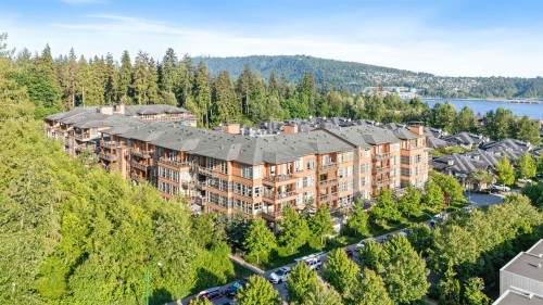 202-3602 Aldercrest Drive, North Vancouver, BC 