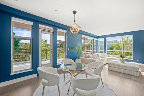 202-3602 Aldercrest Drive, North Vancouver, BC 