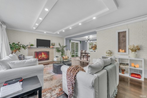 4380 Woodcrest Road, West Vancouver, BC 