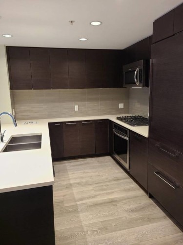 309-3102 Windsor Gate, Coquitlam, BC 